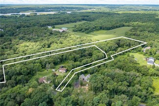 708 Hix Bridge Rd, Westport, MA 02790