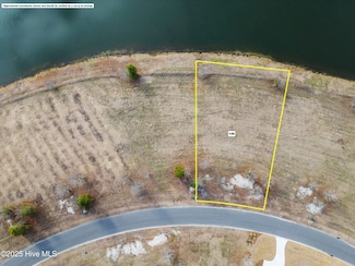146 Sycamore Lakes Dr, Island Creek, NC 28466
