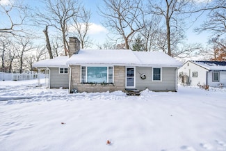 1005 White Oak Dr, South Bend, IN 46617