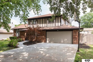 2511 S 165th St, Omaha, NE 68130