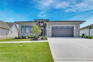 9449 Aurora St, Lenexa, KS 66220