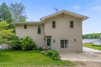 51156 Maple Rd, Marcellus, MI 49067