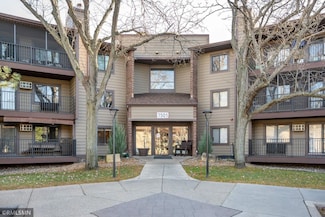 7501 W 101st St Unit 112, Bloomington, MN 55438