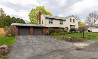 17 Clearview Blvd, Castleton On Hudson, NY 12033