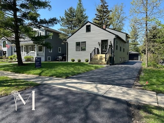 228 S Riverside Dr, Villa Park, IL 60181