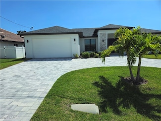 136 Kamal Pkwy, Cape Coral, FL 33904