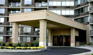 1 Bay Club Dr Unit 10U, Bayside, NY 11360