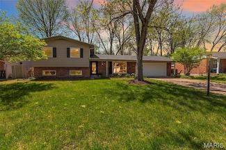 12438 Larkwood Dr, Saint Louis, MO 63146
