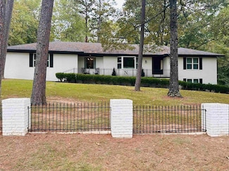 137 N Pine St, Mount Ida, AR 71957