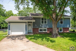 3833 SE Bryant St, Topeka, KS 66609