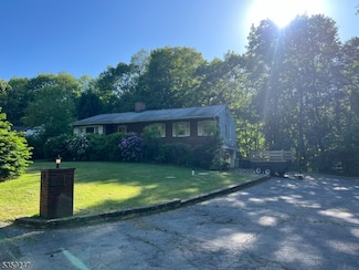 13 E Elro Dr, Oak Ridge, NJ 07438