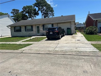 725 Oakwood Dr, Gretna, LA 70056