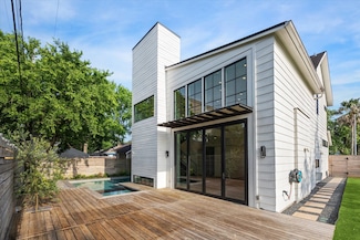205 E 25th St, Houston, TX 77008