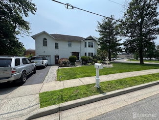5 Hollywood St, Edison, NJ 08820