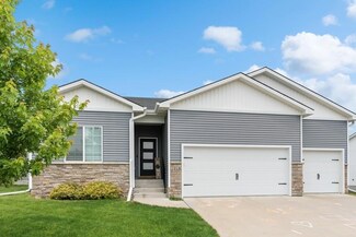 1015 Juniper Dr, Carlisle, IA 50047
