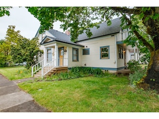 704 Oak St, Brownsville, OR 97327