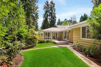17083 Hamlin Rd NE, Lake Forest Park, WA 98155