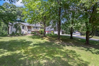 1 Lori Ln, Kittery, ME 03905