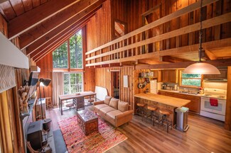 30 Howes Loop, Wilmington, VT 05363