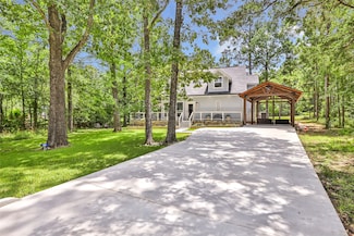 561 N Royale Greens Dr, Coldspring, TX 77331