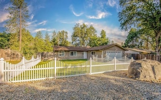 40938 Griffin Dr, Oakhurst, CA 93644