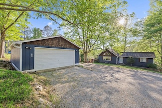 150 Possum Point Dr, Eatonton, GA 31024