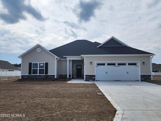 1005 Sailfish St, New Bern, NC 28562