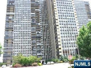 300 Winston Dr Unit DR2115, Cliffside Park, NJ 07010