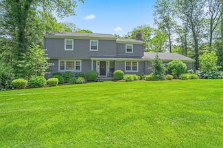 112 Greenbrier Rd, Trumbull, CT 06611