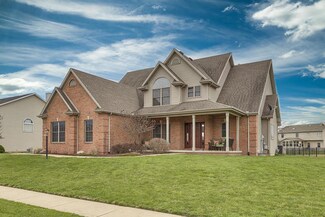1602 Beaver Lake Dr, Mahomet, IL 61853