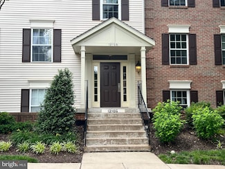 12106 Greenway Ct Unit 302, Fairfax, VA 22033
