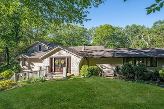 121 Laurel Ln, Syosset, NY 11791