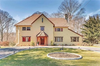 440 Beechmont Dr, New Rochelle, NY 10804