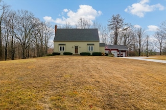 26 East St, Petersham, MA 01366