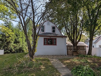 25 Graves St, South Deerfield, MA 01373