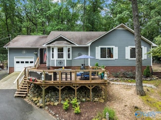 3707 Lindsey Ln, Guntersville, AL 35976