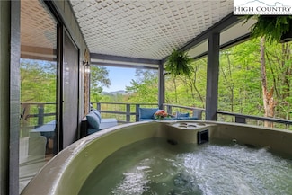 252 Hemlock Rd, Banner Elk, NC 28604