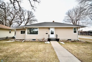 33 18th Ave N, Fargo, ND 58102