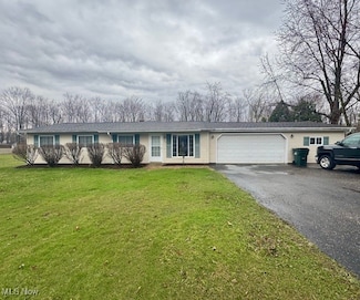 566 Robinhood Dr, Aurora, OH 44202