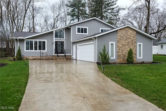 4004 Ellendale Rd, Chagrin Falls, OH 44022