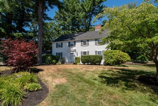 15 Olde Towne Rd, Lynnfield, MA 01940