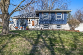 742 34th St, West Des Moines, IA 50265