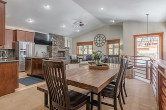 125 Davison Unit 1, Mammoth Lakes, CA 93546