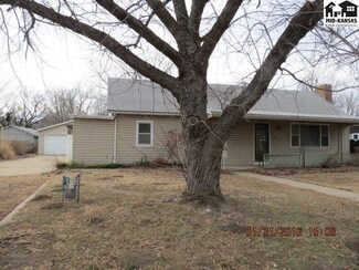 407 S 6th St, Sterling, KS 67579