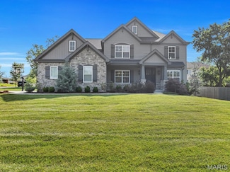 828 Newcastle Dr, Saint Louis, MO 63132