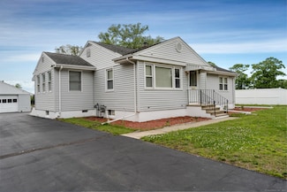 34 River St, East Haven, CT 06512