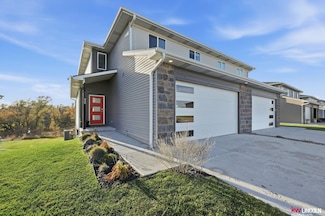 939 Titan Dr, Hickman, NE 68372