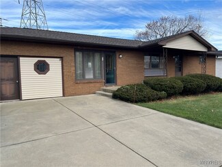 94 Circle Ln, Buffalo, NY 14218