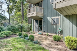 18 Village Rd, Southington, CT 06489