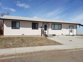 140 Meadowlark Ln, Thermopolis, WY 82443